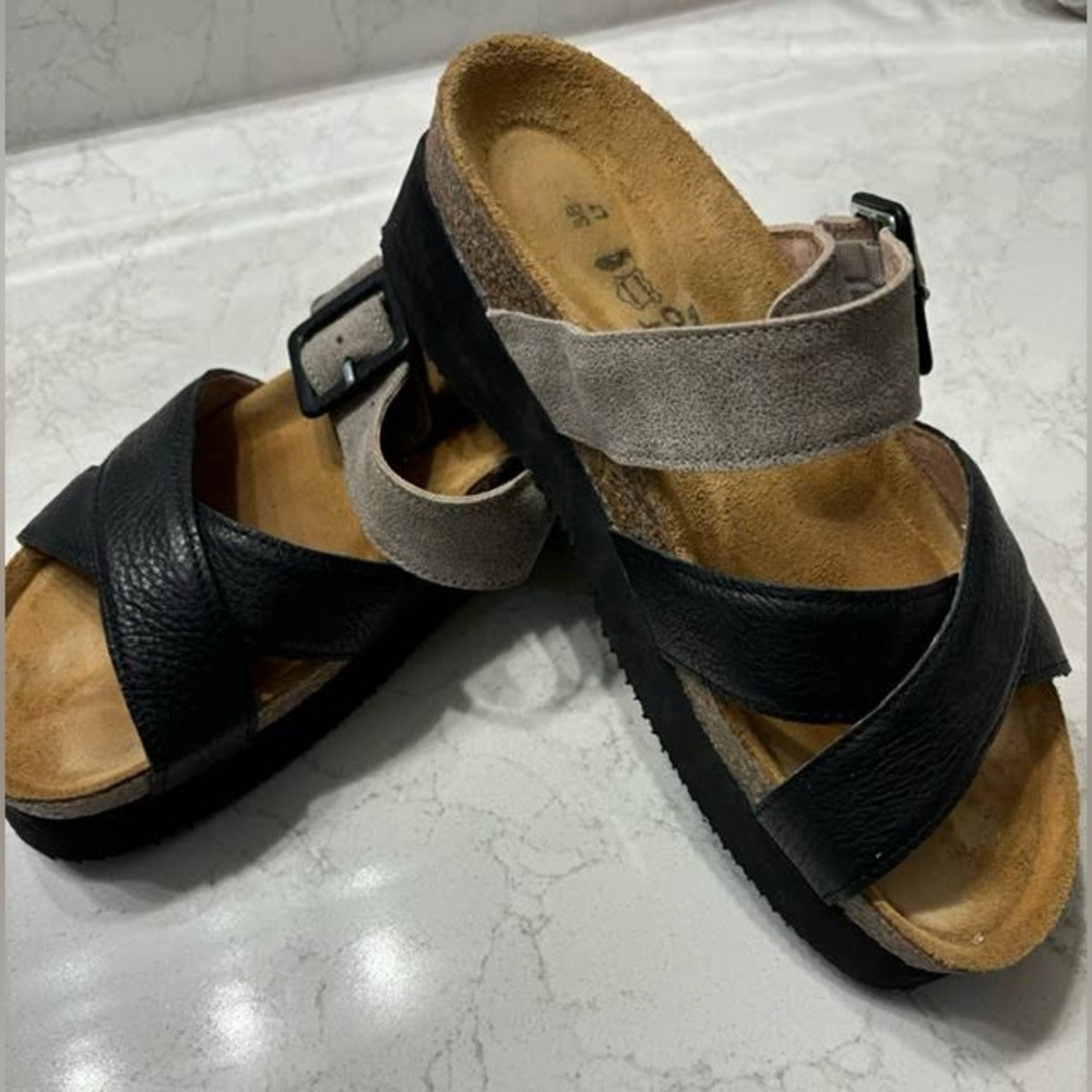 EUC Noat sandals